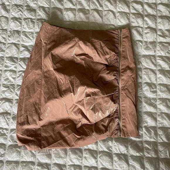 Revolve h:ours Brienne  pink ruched zip mini skirt - Picture 7 of 11